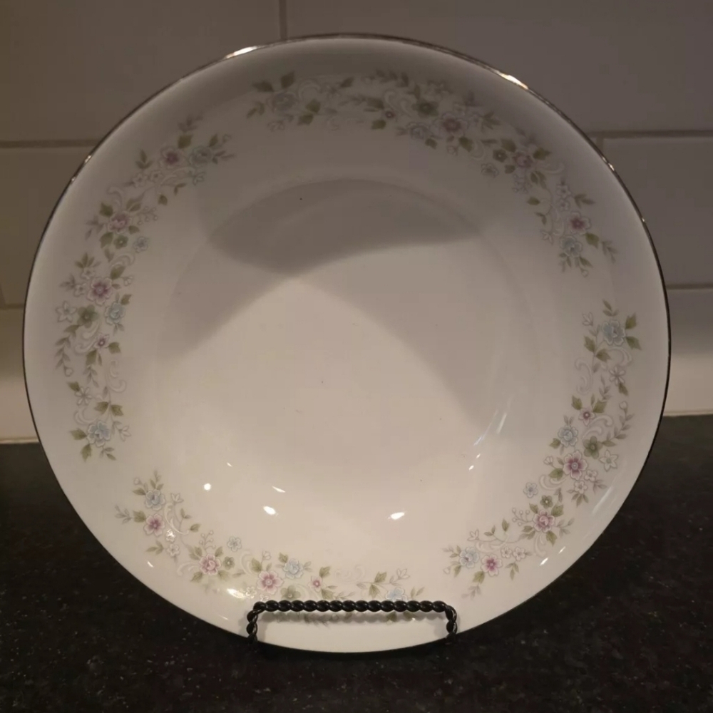 Richmond pattern 9 1/4 inch vegetable bowl by diamond china